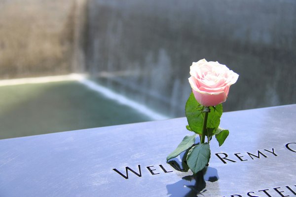 Les clés pour choisir une plaque funéraire adaptée à votre sépulture