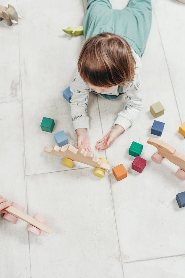 Jouets montessori : stimulez l'apprentissage par le jeu